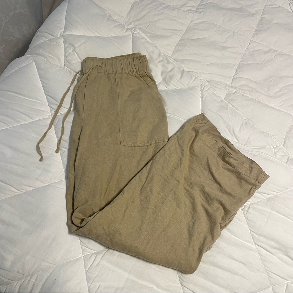 GAP women’s light brown cargo pants